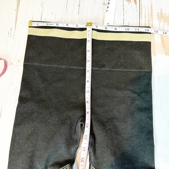 Koral Dixie Seamless Leggings Size Small Black Olive - Picture 4 of 7